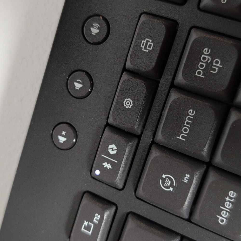 Logitech Wireless Keyboard - Dark Gray - Picture 3 of 5